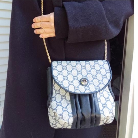 Authentic Vintage Gucci Plus GG Monogram Supreme Crossbody Bag - Picture 3 of 14